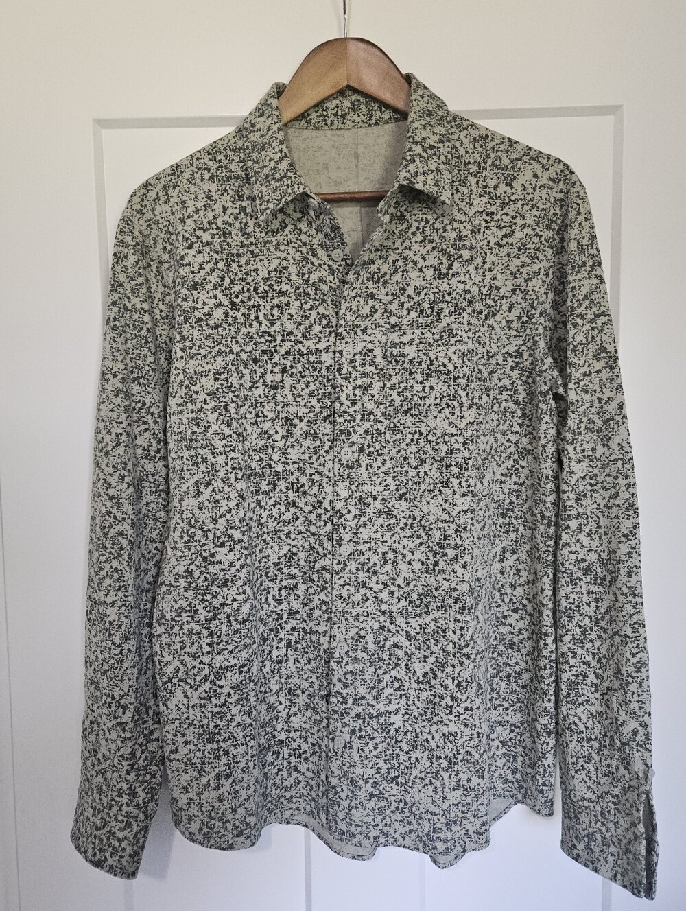 Lululemon Live in Practice Abstract Print Button Down Green Men’s Size L